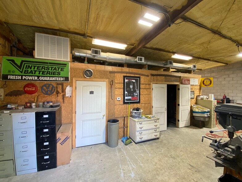 More Photos Of 1227 Gordon Park Rd, Augusta Light Distribution For Sale