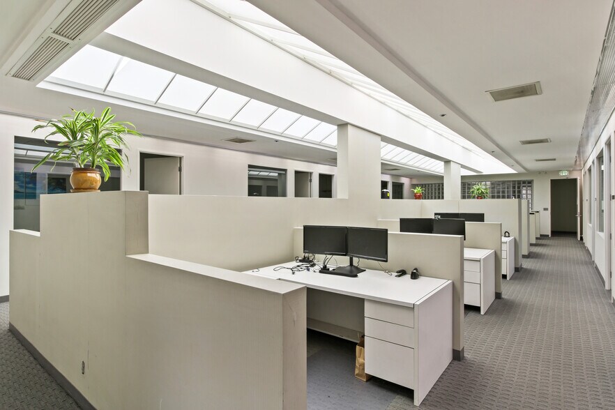 More Photos Of 1723 Cloverfield Blvd, Santa Monica Warehouse For Lease