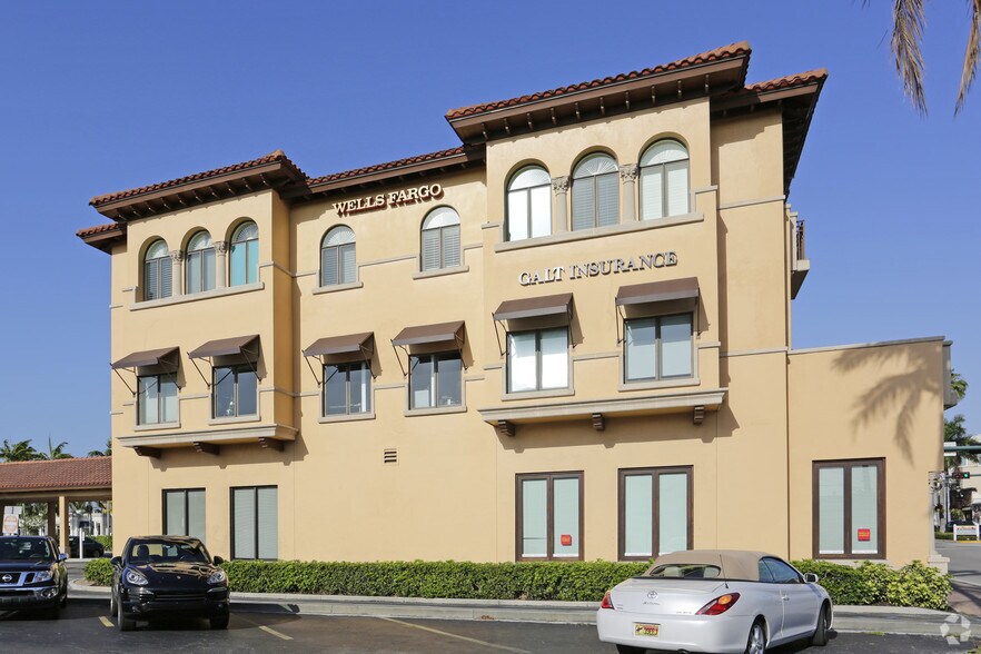 More Photos Of 900 5th Ave S, Naples Storefront Retail Office For Lease
