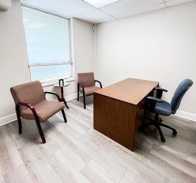 More Photos Of 1403 Medical Plaza Dr, Sanford Medical For Lease