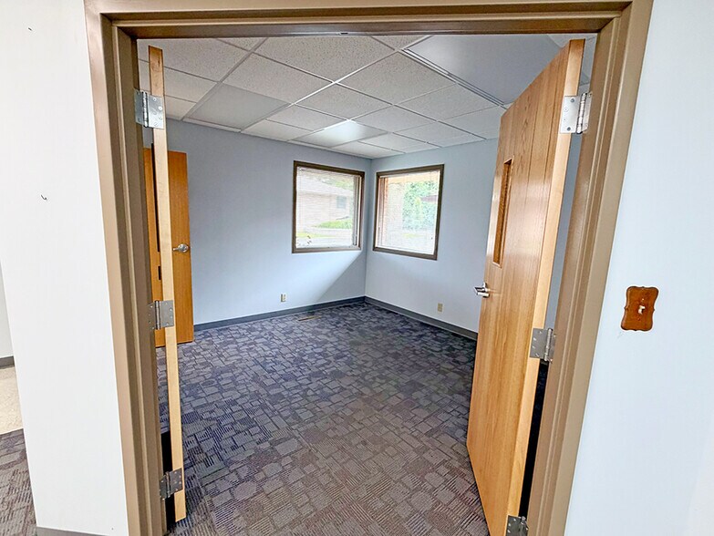 More Photos Of 2900 Frank Scott Pky W, Belleville Medical For Sale