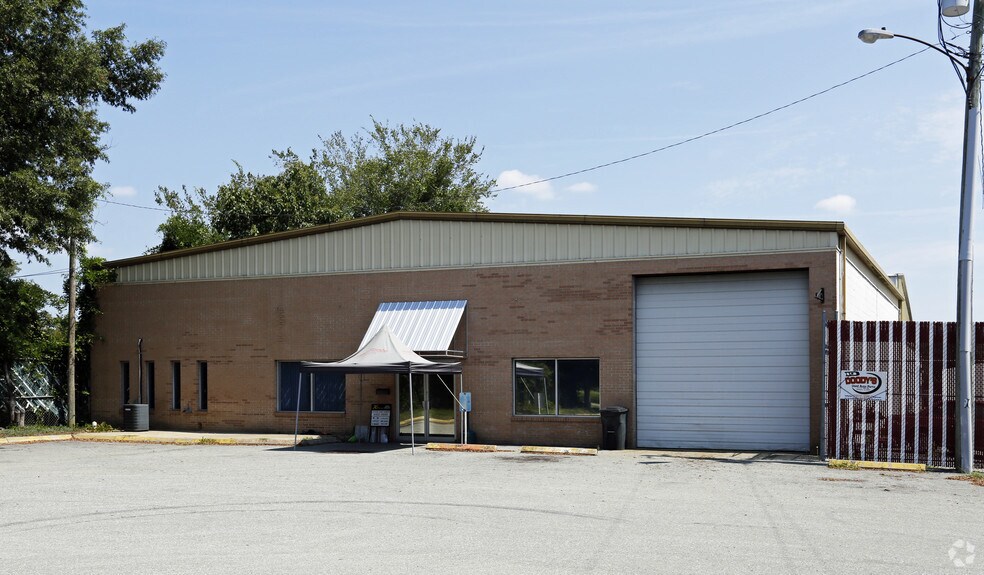 Primary Photo Of 2100 George Washington Mem Hwy, Yorktown Auto Repair For Sale