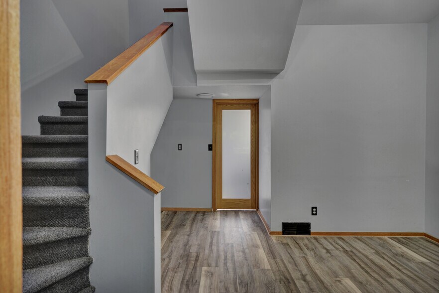 More Photos Of 1026 State St, Port Huron Freestanding For Sale