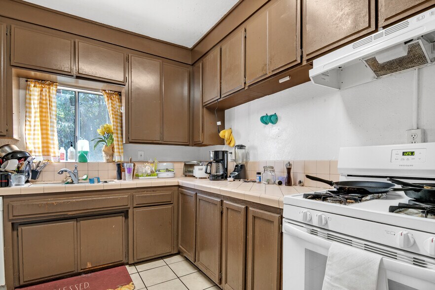 More Photos Of 1917 New Jersey St, Los Angeles Multifamily For Sale