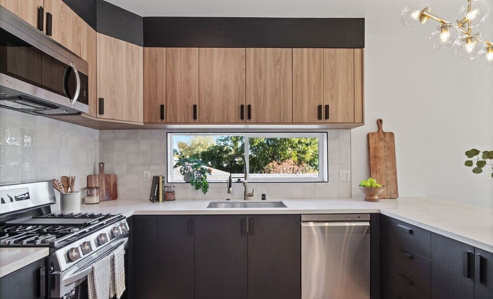 More Photos Of 10821 Hartsook St, North Hollywood Apartments For Sale