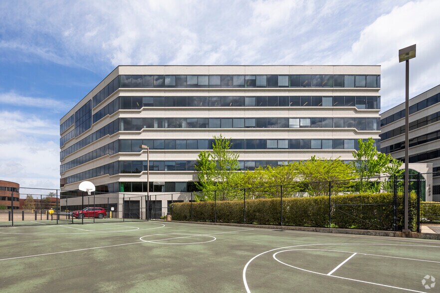 More Photos Of 1595 Spring Hill Rd, Vienna Unknown For Lease