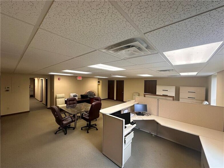 More Photos Of 3000 McKnight East Dr, Pittsburgh Office For Sale