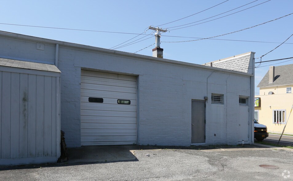 More Photos Of 445 E Main St, Patchogue Service Station For Lease