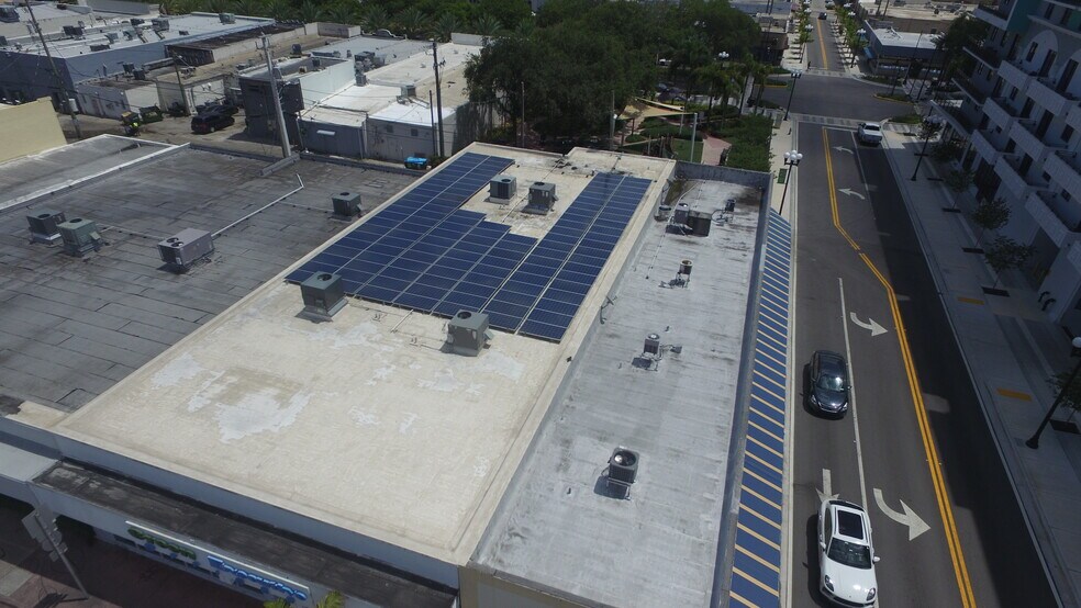 More Photos Of 1946 Tyler St, Hollywood Office For Sale