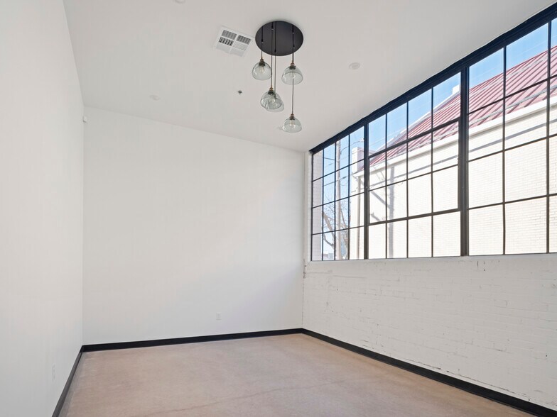 More Photos Of 801 N Broadway Ave, Oklahoma City Storefront Retail Office For Lease