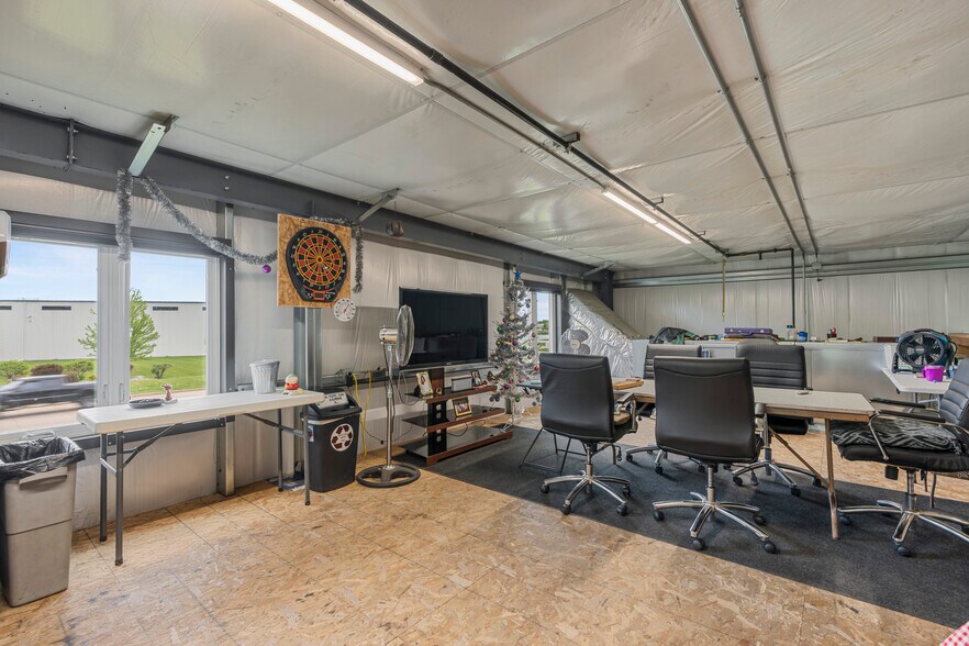 More Photos Of 3160 Fernau ct, Oshkosh Warehouse For Sale