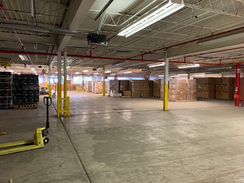 More Photos Of 1120 N Main St, Elkhart Manufacturing For Lease