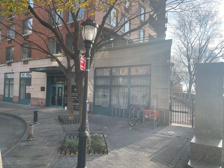 More Photos Of 21 South End Ave, New York Apartments For Lease