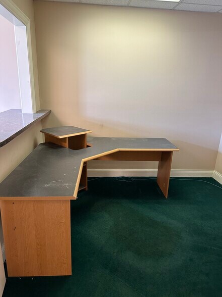 More Photos Of 1510-1520 Greenup Ave, Ashland Storefront Retail Office For Lease