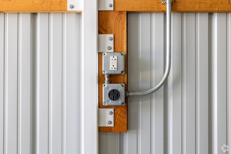 More Photos Of 14600 N US Highway 169, Smithville Self Storage For Lease