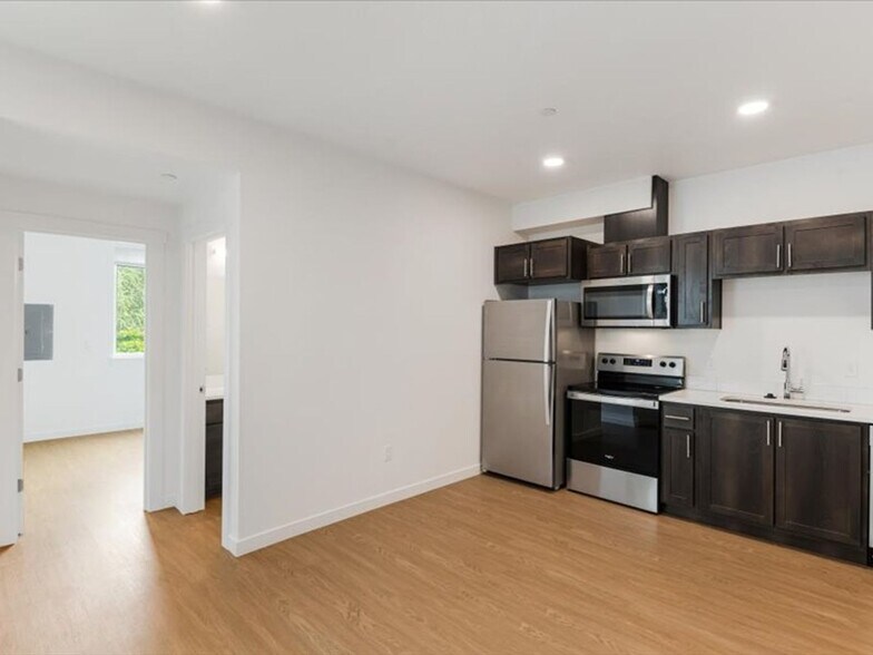 More Photos Of 5042 NE Fremont St, Portland Apartments For Sale