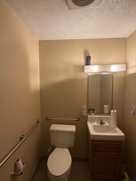 More Photos Of 77 Quail Holw, Inez Apartments For Sale