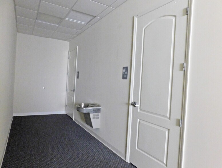 More Photos Of 372-390 N Babcock St, Melbourne Medical For Lease