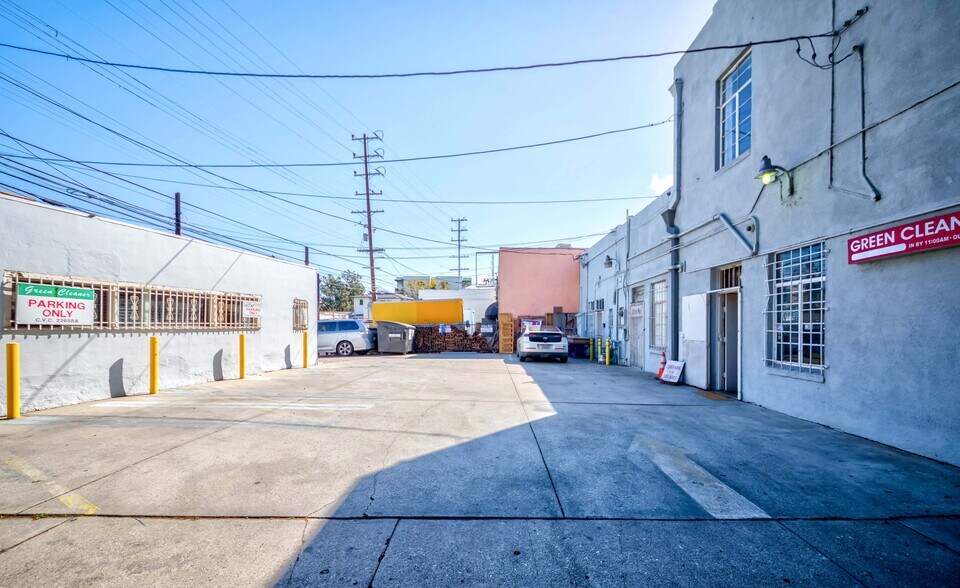 More Photos Of 8881-8883 W Pico Blvd, Los Angeles General Retail For Sale