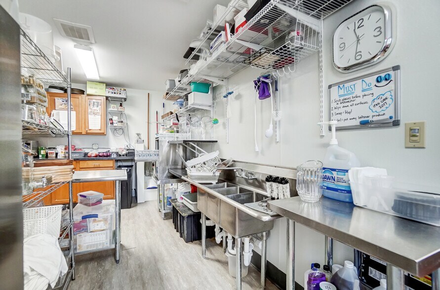 More Photos Of 105 E Liberty St, Arlington Restaurant For Sale