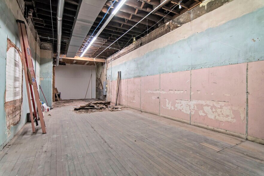 More Photos Of 15 SW Old State Capitol Plz, Springfield Office For Sale