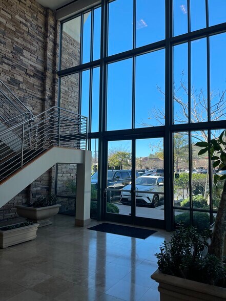 More Photos Of 925 Broadbeck Dr, Thousand Oaks Office For Lease
