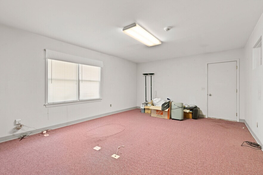 More Photos Of 2640 Ridgeway Ave, Rochester Medical For Lease