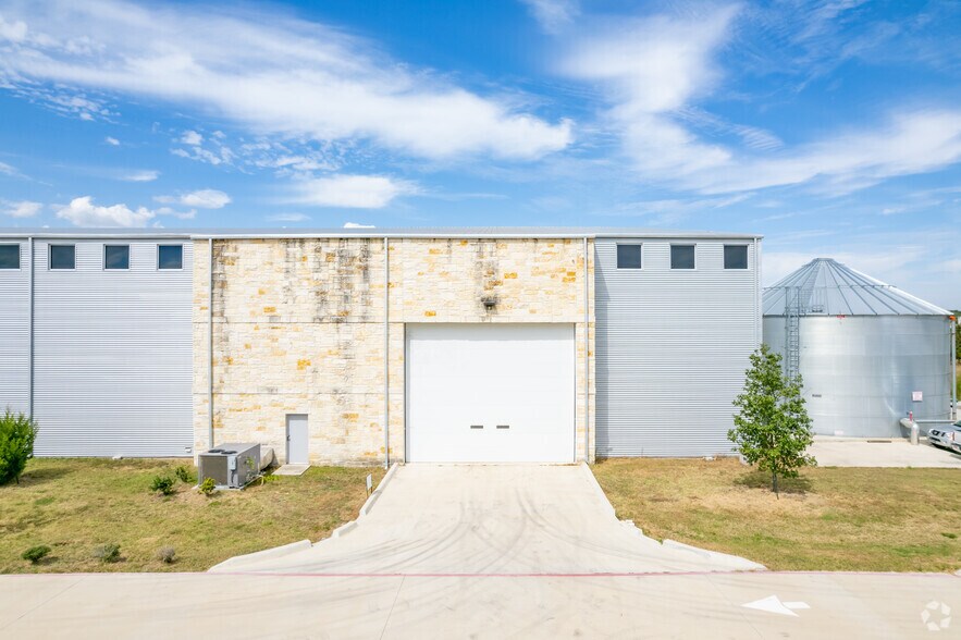 More Photos Of 15295 S Interstate 35, Buda Warehouse For Lease