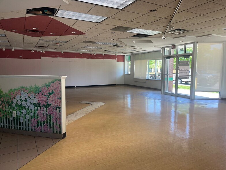 More Photos Of 590 Dover Center Rd, Bay Village Storefront For Lease
