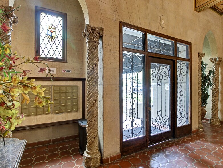 More Photos Of 152 S Peck Dr, Beverly Hills Apartments For Sale