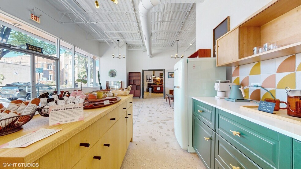 More Photos Of 3256 W Bryn Mawr Ave, Chicago General Retail For Lease