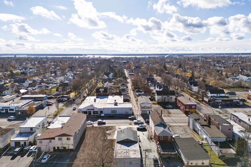 More Photos Of 2514 Pine Ave, Niagara Falls General Retail For Sale