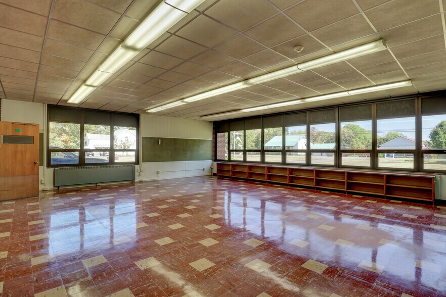 More Photos Of 4960 Hill Rd, Kennedy Schools For Lease