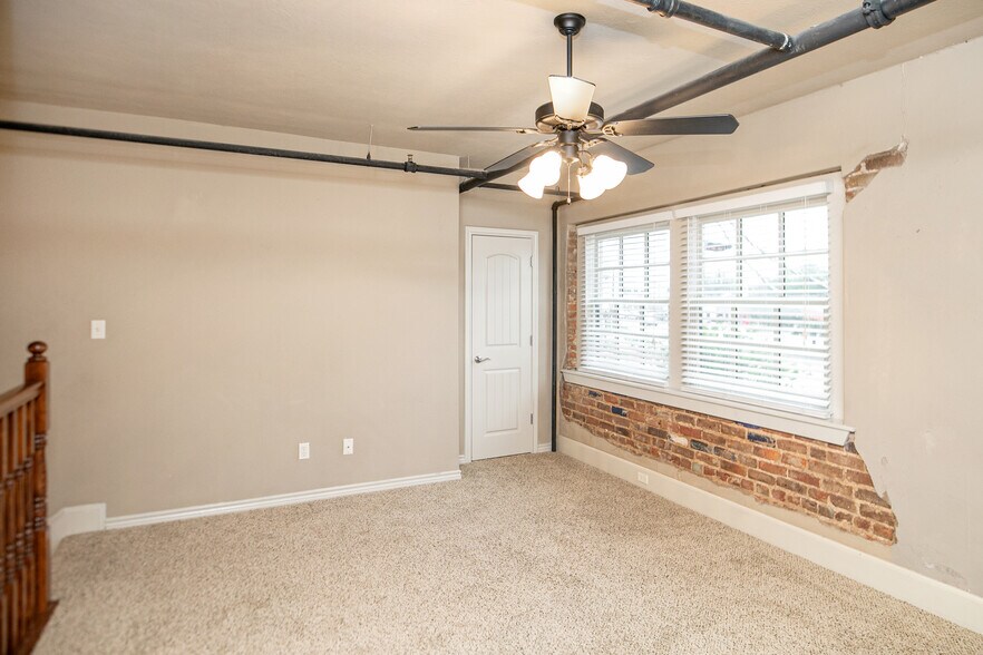 More Photos Of 208 N Bryan Ave, Bryan Office Residential For Lease