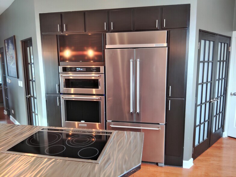 More Photos Of 1 S Park Ave, Lombard Office Residential For Sale