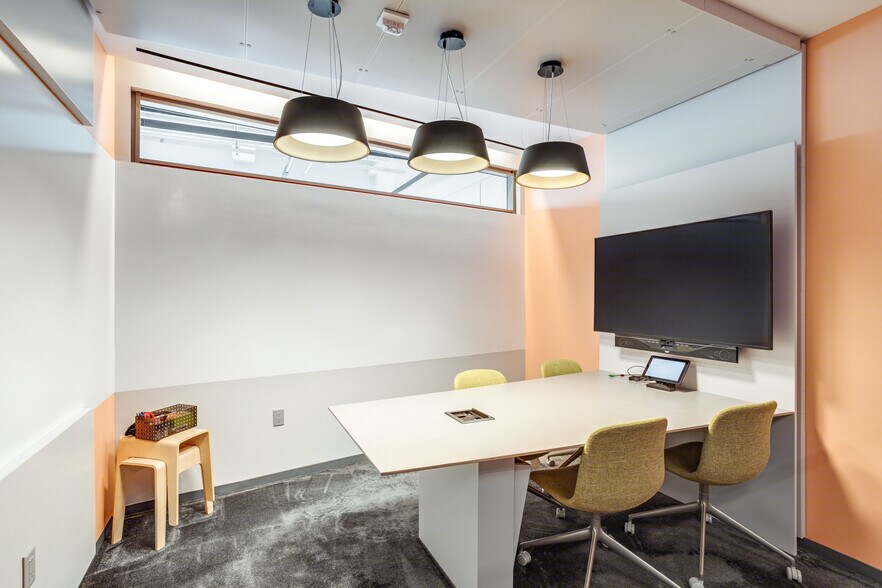 More Photos Of 4 World Trade Center, New York Office For Lease