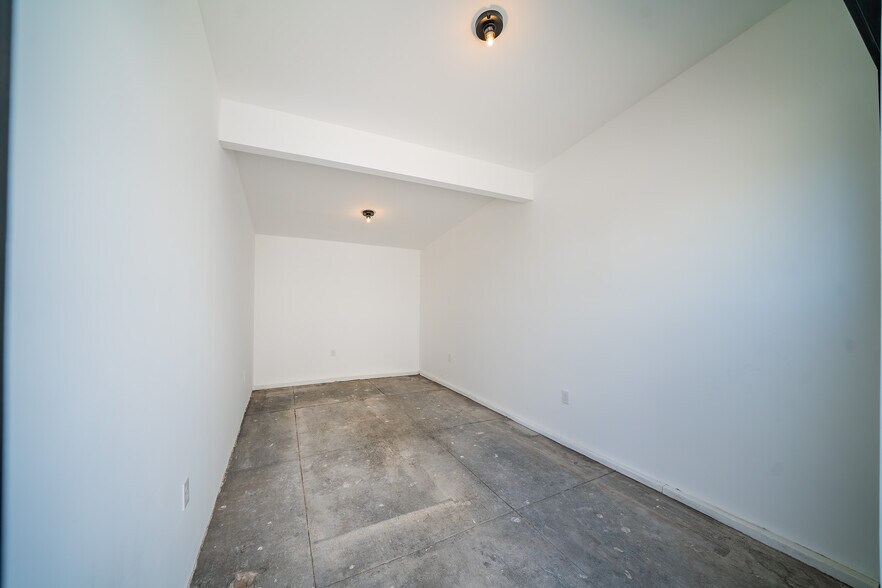 More Photos Of 6012 York Blvd, Los Angeles Office For Lease