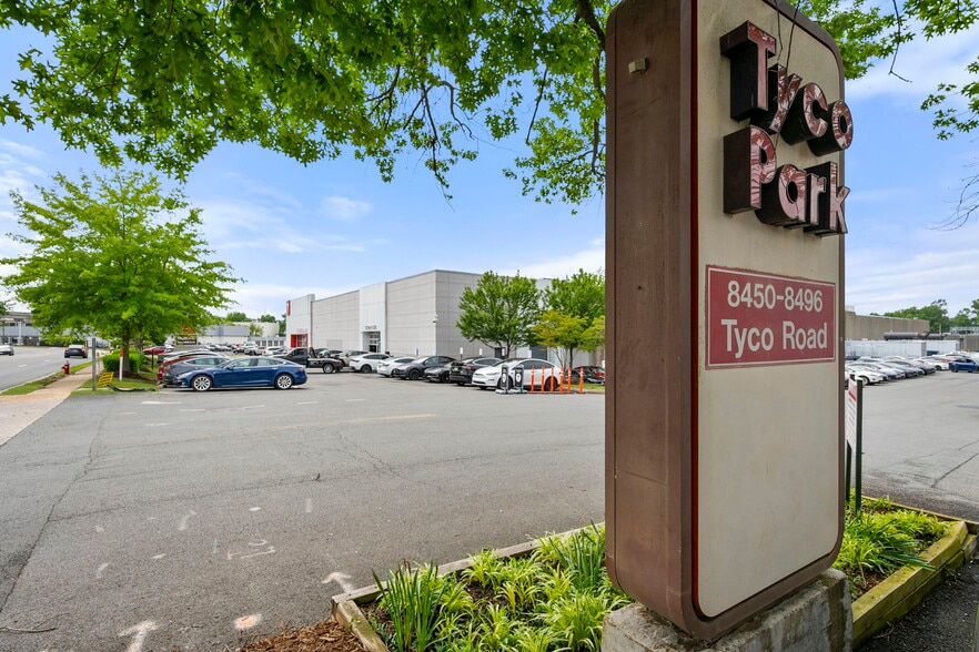 More Photos Of 8480-8486 Tyco Rd, Vienna Showroom For Lease