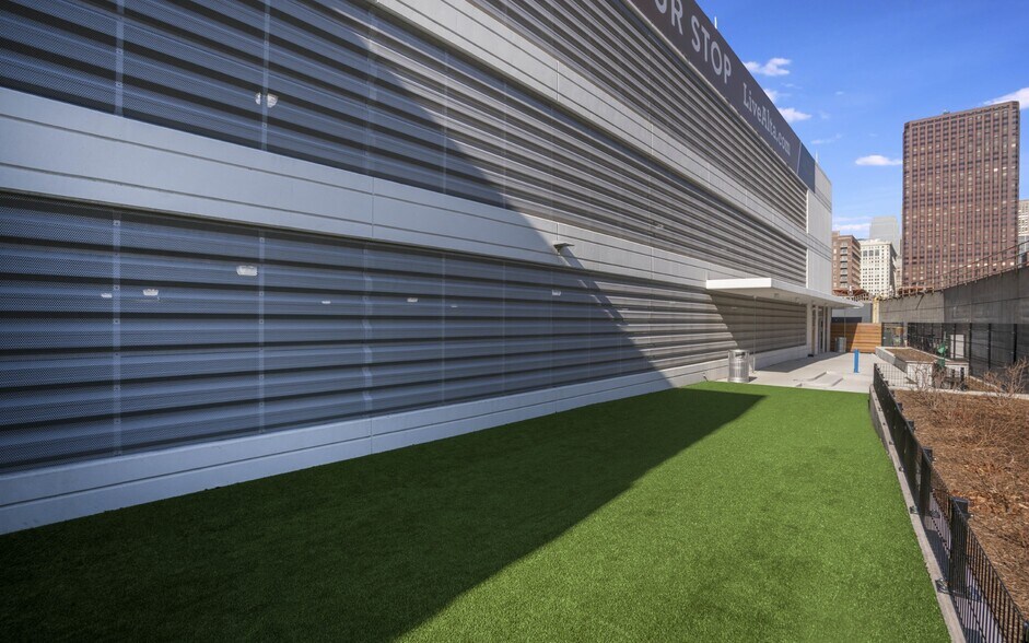 More Photos Of 801 S Financial Pl, Chicago Apartments For Lease