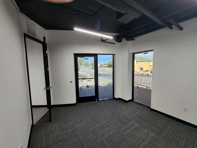More Photos Of 6450 E Cave Creek Rd, Cave Creek Storefront Retail Office For Lease