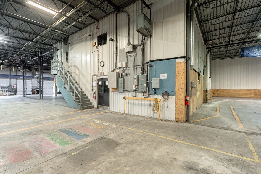 More Photos Of 60 Rue Sheard, Coaticook Industrial For Sale