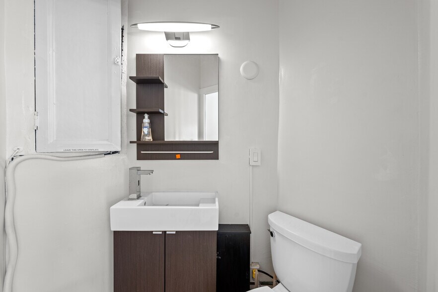 More Photos Of 165 Jessie St, San Francisco Storefront Retail Office For Lease