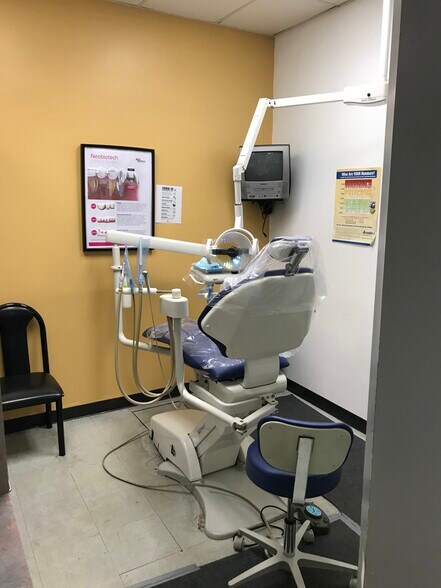 More Photos Of 301-307 N Main St, Santa Ana Storefront For Sale