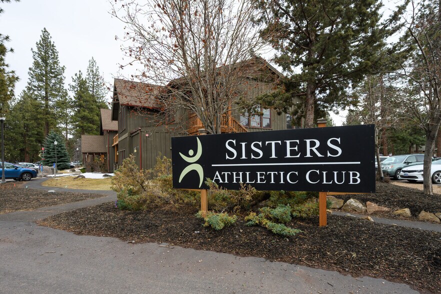 More Photos Of 1001 E Desperado Trl, Sisters Health Club For Sale