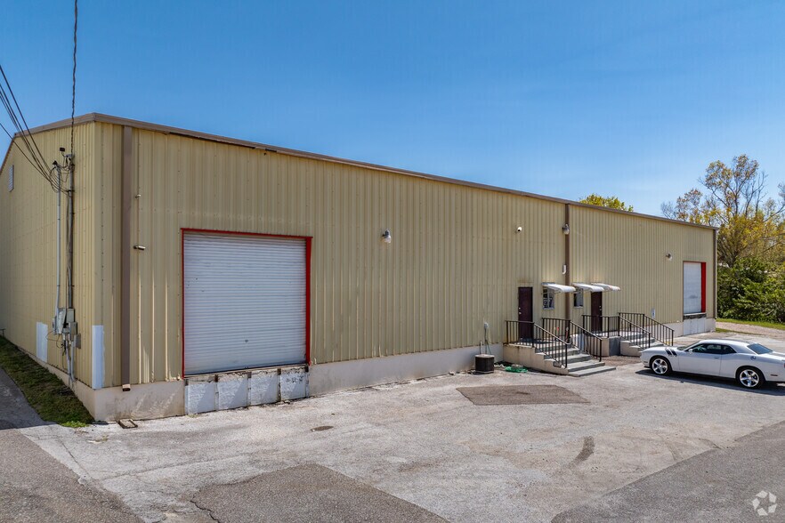 More Photos Of 7812 Francine Dr, New Port Richey Warehouse For Lease
