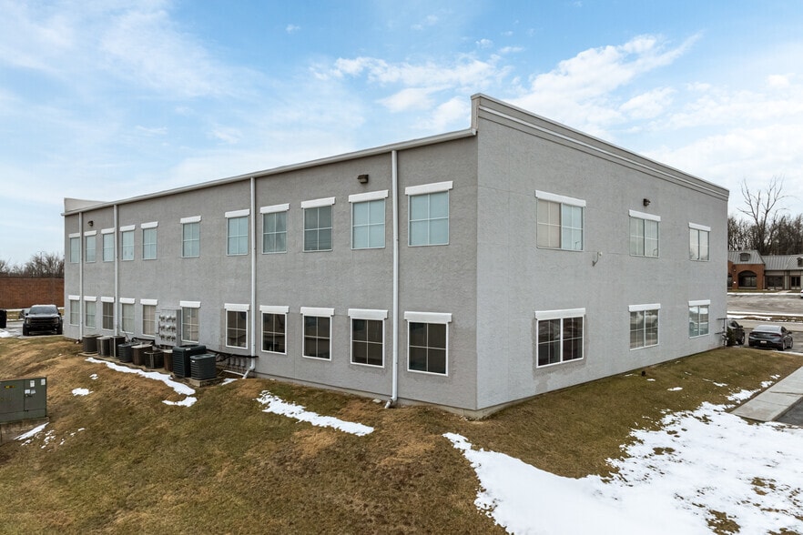 More Photos Of 3737 S Elizabeth St, Independence Office For Lease