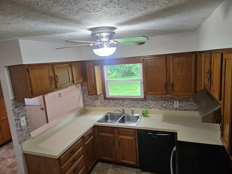 More Photos Of 11280 US Highway 23, Lockbourne Office Residential For Sale