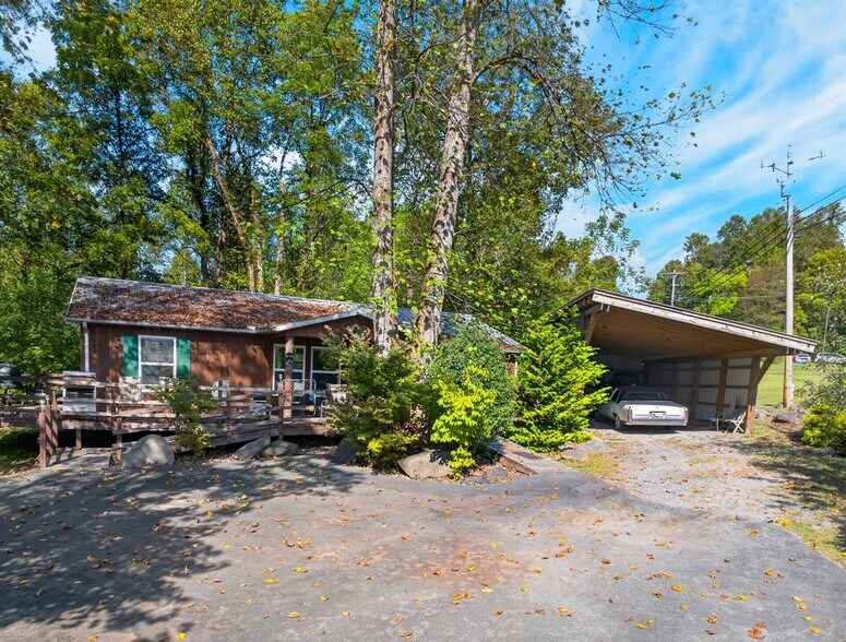 More Photos Of 4925 Hooper Hwy, Cosby Flex For Sale
