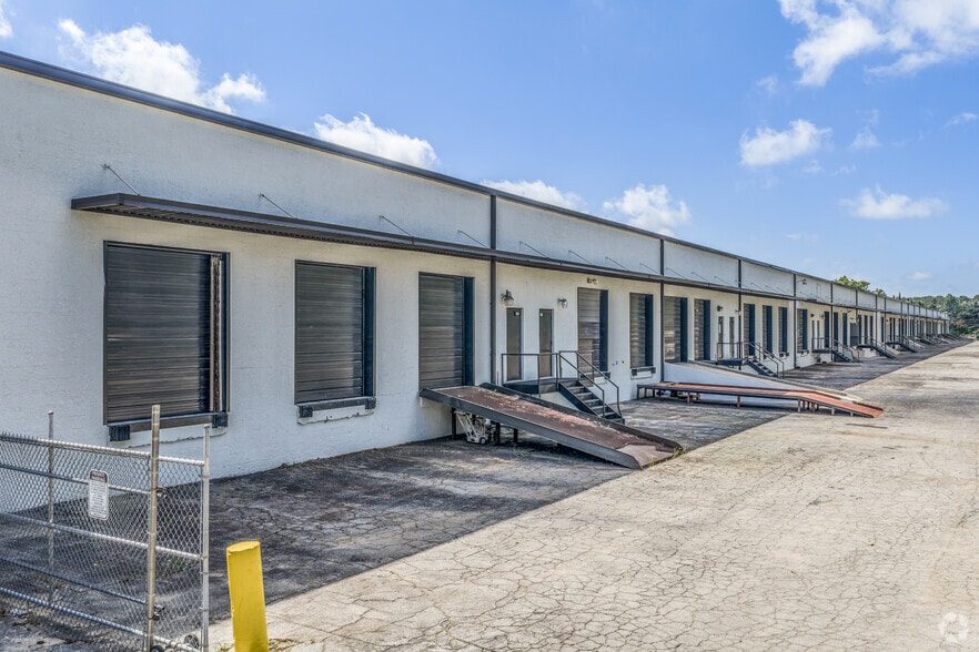 More Photos Of 1870-1908 Forge St, Tucker Distribution For Lease