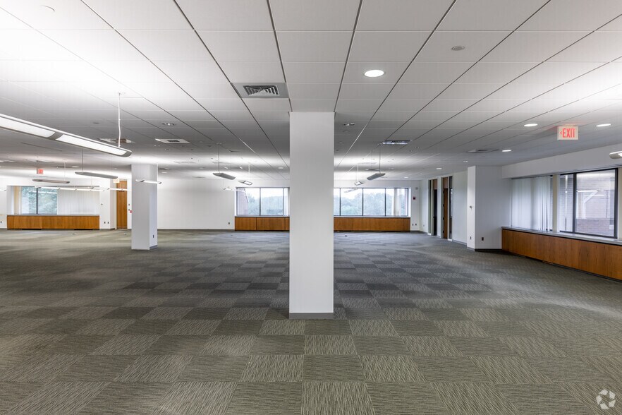 More Photos Of 43 Western Blvd, Glastonbury Office For Lease